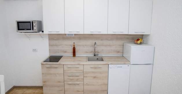 Appartamenti Korina / Appartamento A2 con balcone, a 100 metri dalla spiaggia - Isola di Rab