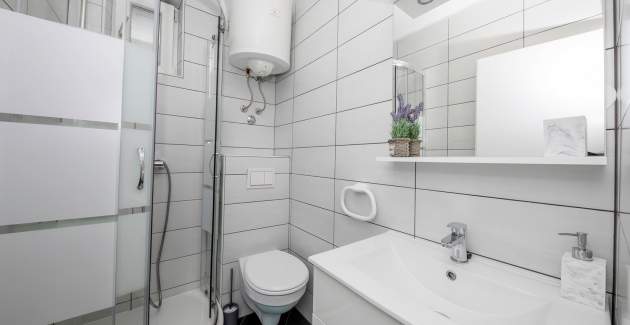 Appartamenti Korina / Appartamento A2 con balcone, a 100 metri dalla spiaggia - Isola di Rab