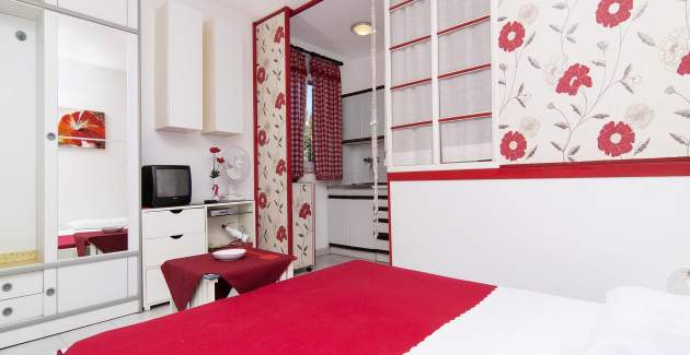 Studio Apartment Lara