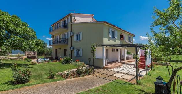 Apartment Stanko A4 mit dem Gartenblick in Fazana