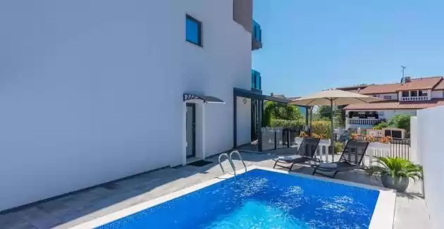 Ferienwohnung Vedran Kufci mit Terrasse und privatem Pool