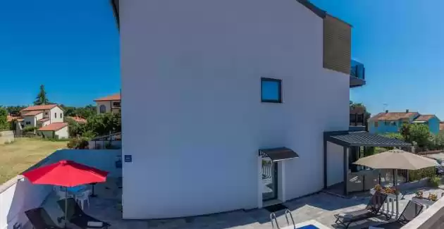 Ferienwohnung Vedran Kufci mit Terrasse und privatem Pool