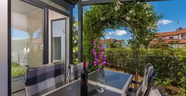 Ferienwohnung Vedran Kufci mit Terrasse und privatem Pool
