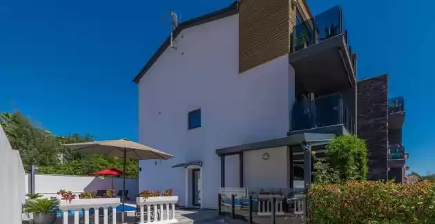Ferienwohnung Vedran Kufci mit Terrasse und privatem Pool