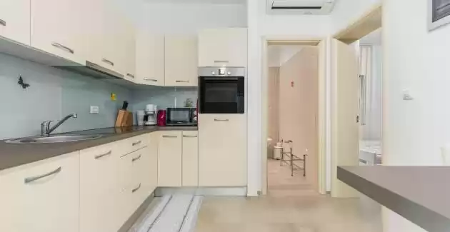 Ferienwohnung Vedran Kufci mit Terrasse und privatem Pool