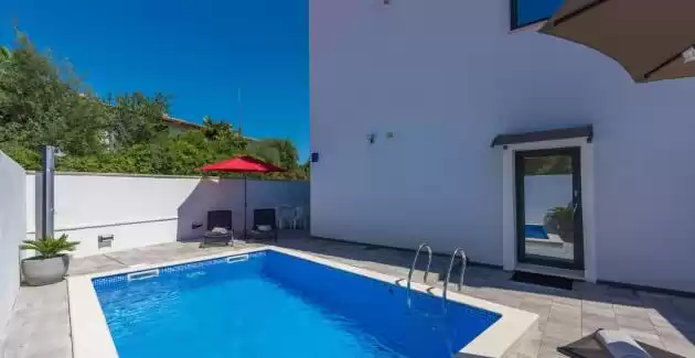 Ferienwohnung Vedran Kufci mit Terrasse und privatem Pool