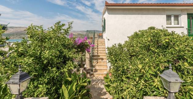 Apartments Barba Ciovo / Five Persons B2