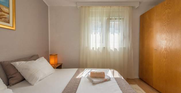 Apartments Barba Ciovo / Five Persons B2