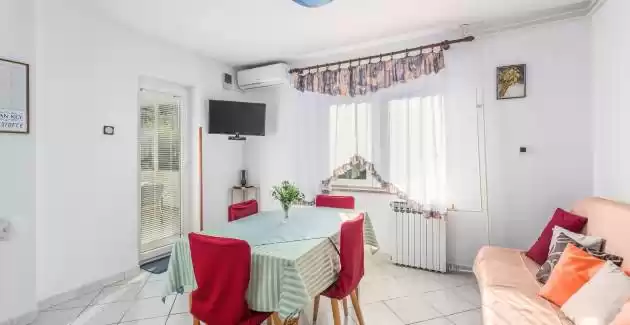 Two-Bedroom Apartment Emili A4 with Balcony and Garden view