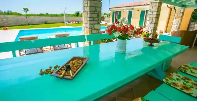 Charming Villa Luce Ribari