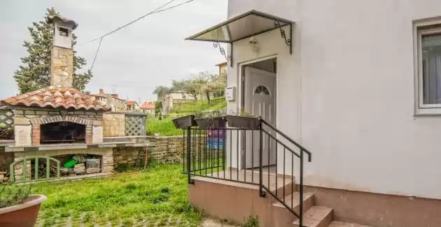 Studio Apartment Smaila A1 nel centro della città di Pula