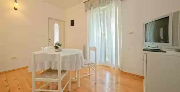 Apartment White with balcony in Villa Udovicic - Pjescana Uvala
