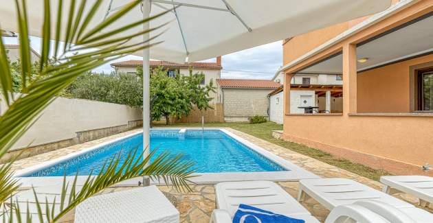 Appartamento Emanuela con piscina privata vicino a Pola