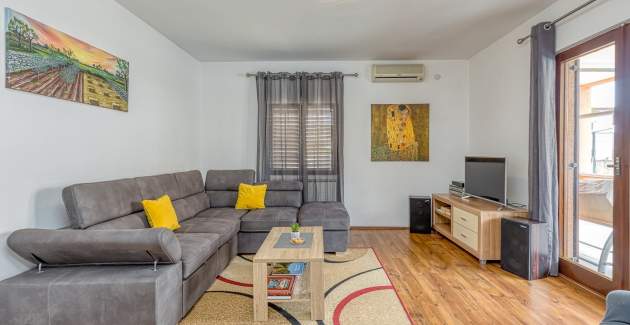 Apartman Emanuela s privatnim bazenom u blizini Pule