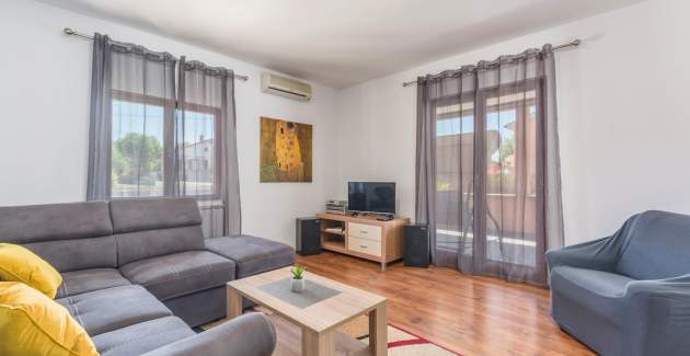 Apartman Emanuela s privatnim bazenom u blizini Pule