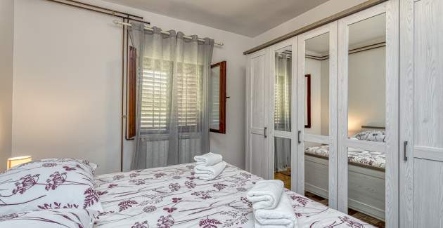 Apartman Emanuela s privatnim bazenom u blizini Pule