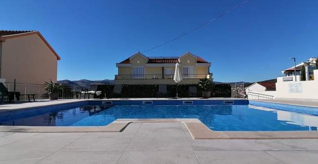 Appartamento Mia con piscina in comune e vista mare - Isola di Ciovo