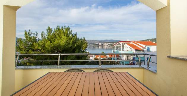 Appartamento Mia con piscina in comune e vista mare - Isola di Ciovo