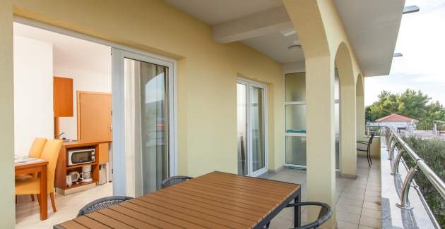 Apartment Mia with shared pool and Sea view - Island Ciovo