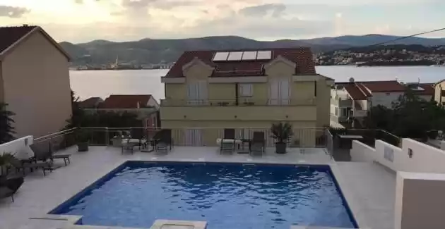 Apartman Family sa zajedničkim bazenom - Otok Čiovo