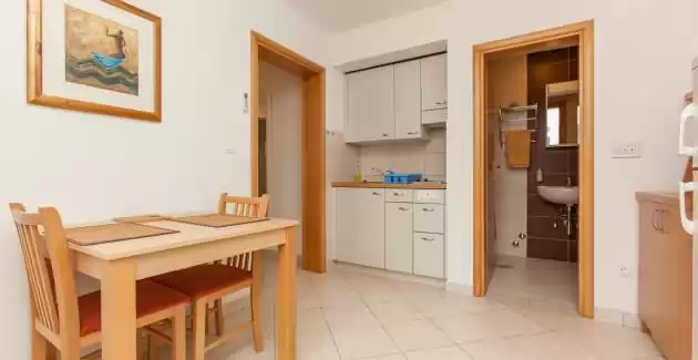 Apartman Sandra sa zajedničkim bazenom - Otok Čiovo