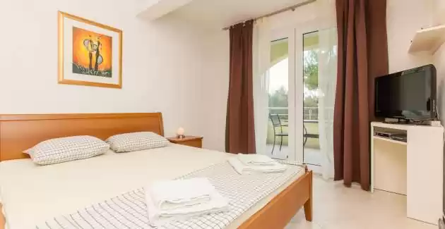 Apartman Sandra sa zajedničkim bazenom - Otok Čiovo