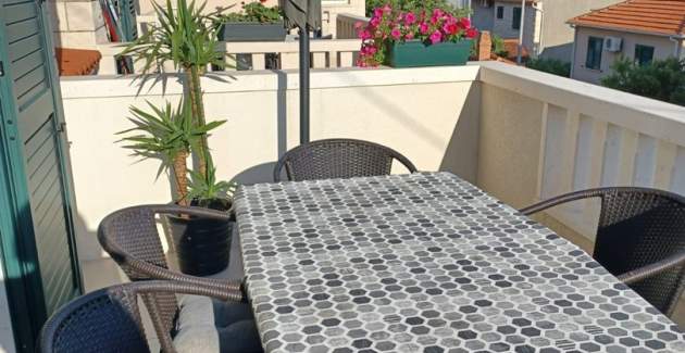 Apartman Grozdana s pogledom na more - Otok Brač