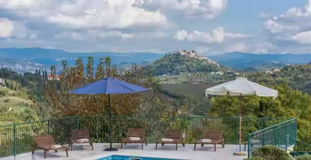 Villa Ana in Spinovci, view of Motovun
