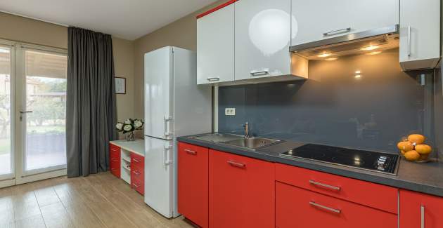 Apartman Irena I, sa terasom i zajedničkim vrtom