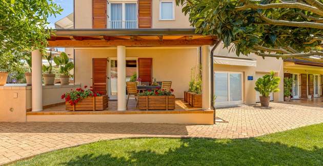 Apartment Irena II with Shared Pool and Terrace