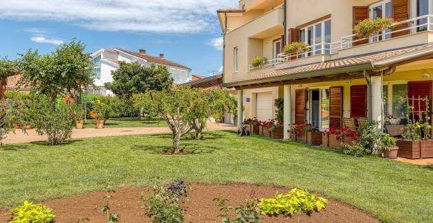 Ein Zimmer Ferienwohnung Irena III mit Pool