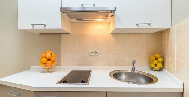 Studio Apartment Irena IV mit Pool und Garten