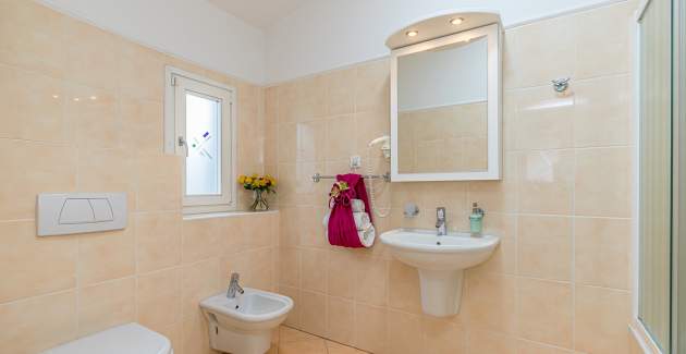 Studio Apartment Irena IV mit Pool und Garten