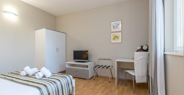 Studio Apartment Irena IV mit Pool und Garten