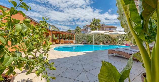 Studio Apartment Irena IV mit Pool und Garten