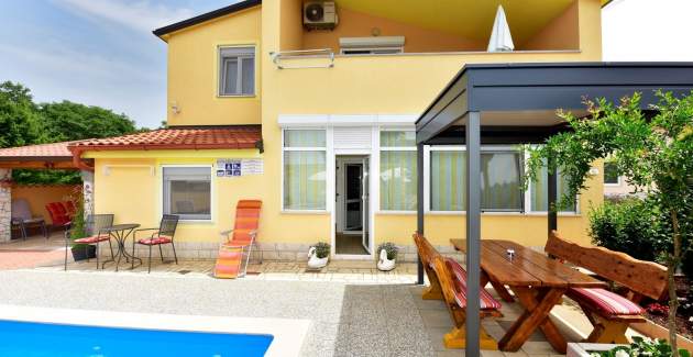 Apartment Laura C with Balcony and Pool View