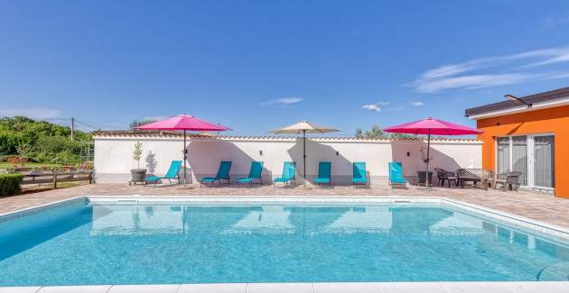 Danka / Apartment with shared Pool  A1
