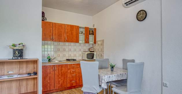 Danka / Apartment with shared Pool  A1
