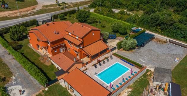 Danka / Apartment with shared Pool  A1