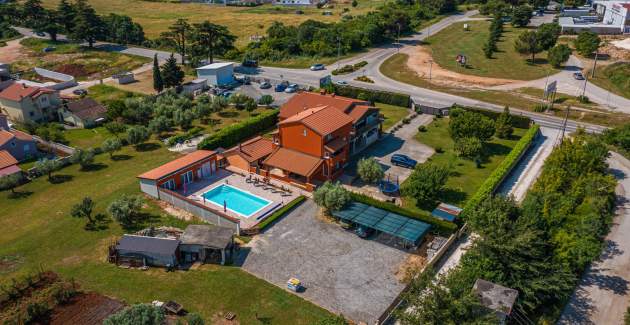 Danka / Apartment with shared Pool  A1