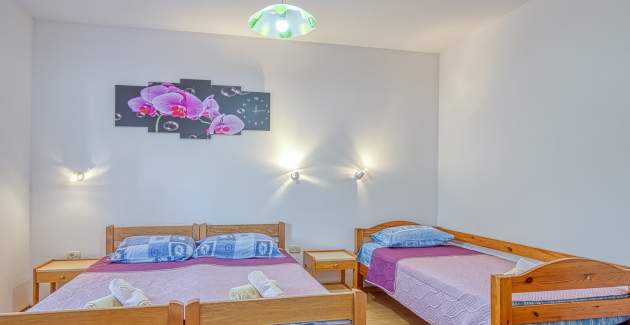 Danka / Apartment with shared Pool  A1