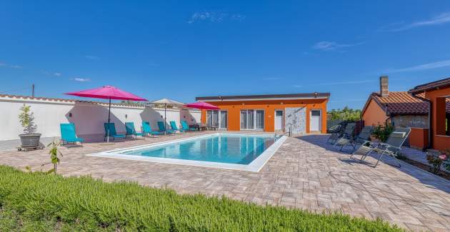 Danka / Apartment with shared Pool  A1