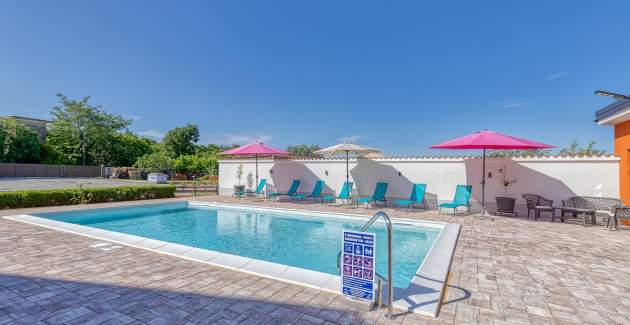 Danka / Apartment with shared pool A4