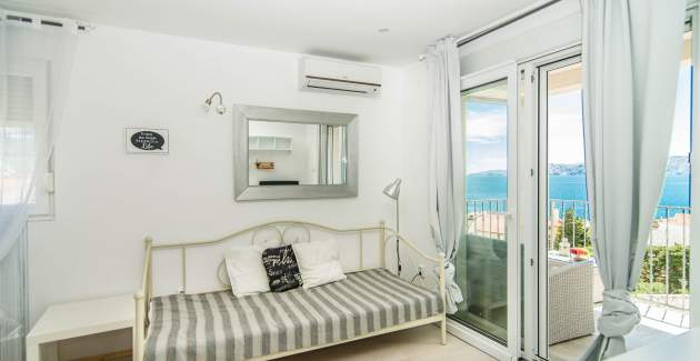 Modern furnished apartment Suzy Lavanda with Balcony and Sea view