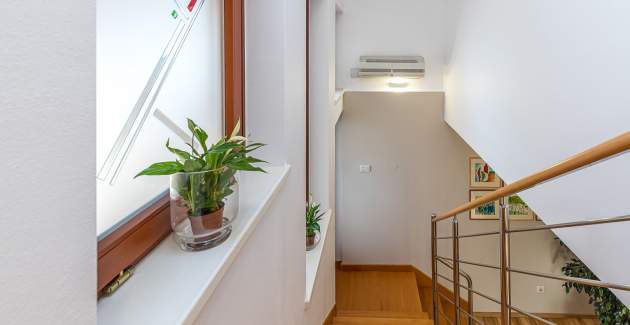 Apartman Irena VI sa dijeljenim bazenom