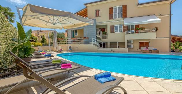 Drei Zimmer Ferienwohnung Irena VI mit Pool