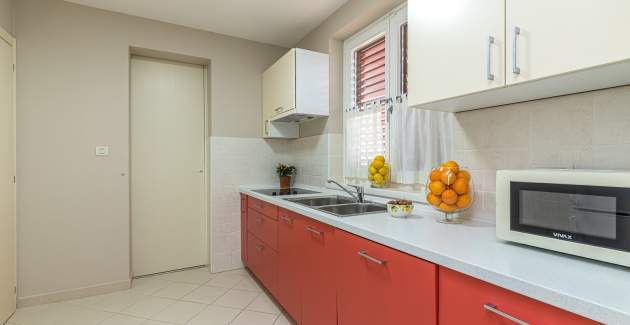 Apartman Irena VI sa dijeljenim bazenom