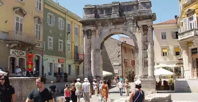 Ferienwohnung Altstadt Pula mit Terrasse