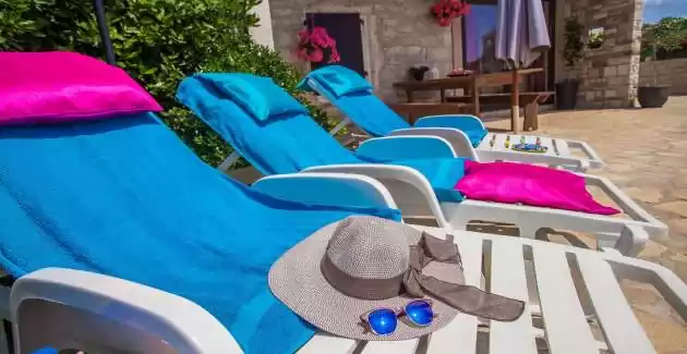 Kuća za odmor Marinela sa privatnim bazenom u ograđenom dvorištu