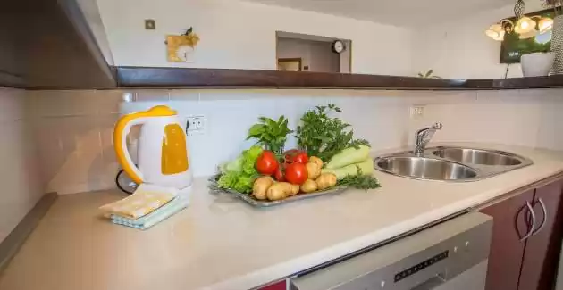 Kuća za odmor Marinela sa privatnim bazenom u ograđenom dvorištu